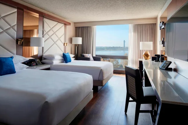 غرفة بسريرين مزدوجين، Kansas City Airport Marriott 5/12