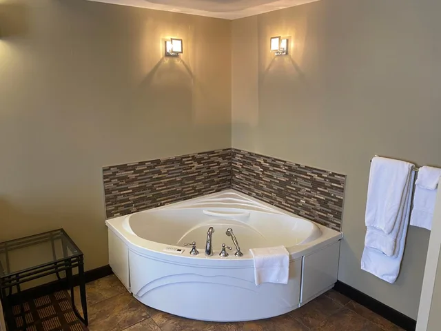 Superior, Suite, Queen Bed, Microtel Inn Suites By Wyndham Timmins 5/10