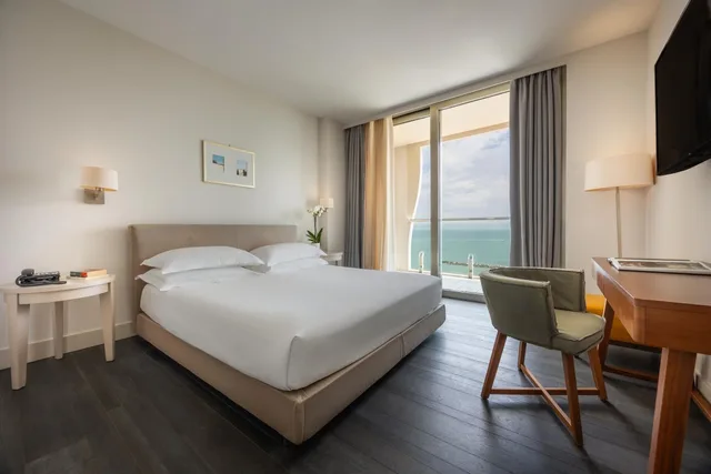 جناح سوبيريور بسرير كوين، Excelsior Hotel, Spa & Lido 3/10