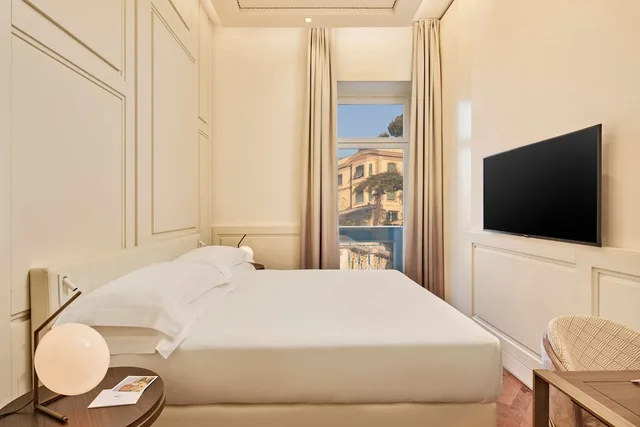 Double Room with King Bed، De Bonart Naples, Curio Collection by Hilton 2/4