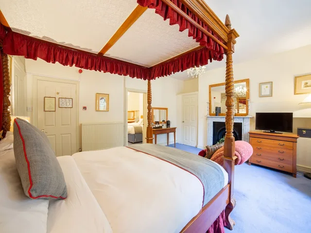 جناح سوبيريور رباعي بسرير مزدوج وسريرين منفصلين، OYO Bailbrook Lodge, Bath 6/7