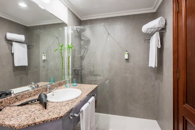 غرفة ثلاثية بثلاثة أسرّة، Hotel Santiago Plaza Affiliated By Melia 10/10