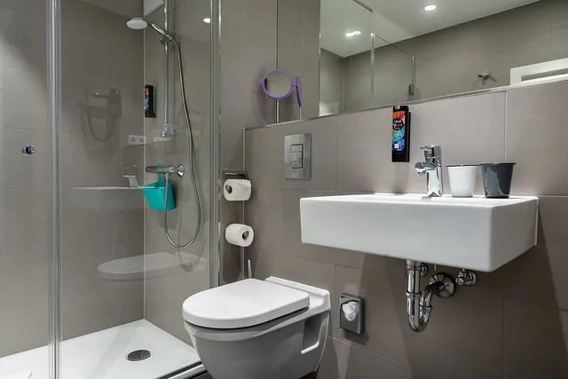 غرفة بسرير كوين لذوي الإعاقة، Holiday Inn - the niu, Keg Hamburg Ost, an IHG Hotel 6/6