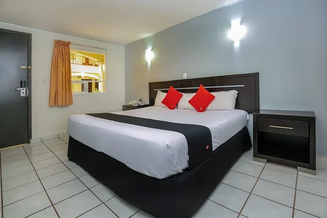 غرفة سوبيريور بسرير كينج، Capital O Hotel Victoria Morelia 1/4