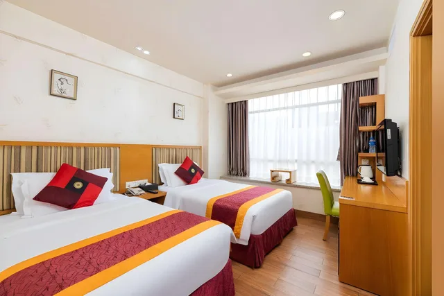 غرفة قياسية بسريرين، Royal Garden Hotel 2/2
