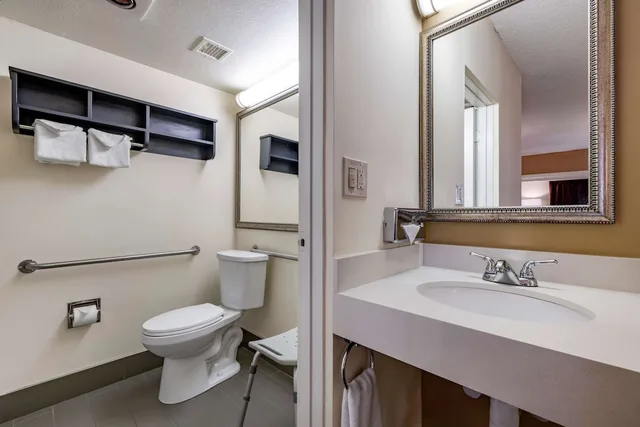 Standard, 2 Queen Beds, Patio, Accessible, Best Western Plus Thousand Oaks Inn 4/4