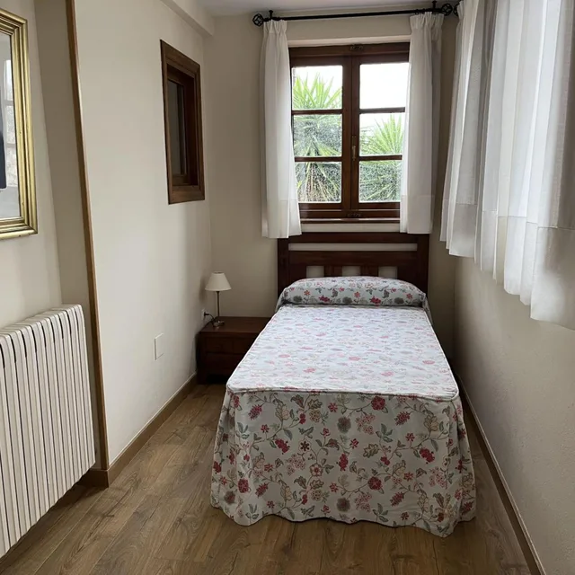 غرفة ثلاثية، Hotel Colonial de Santillana 2/5