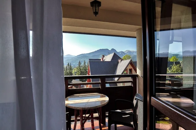 Deluxe, Queen Bed, Mountain View, WILLA JAN 3/3