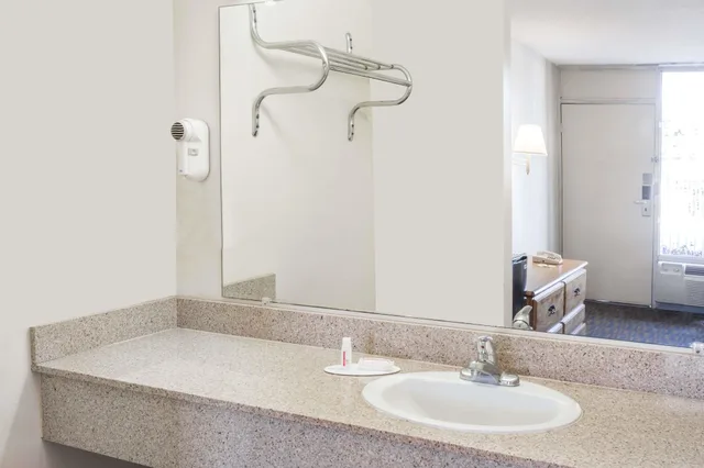 غرفة بسرير كينج، Days Inn by Wyndham Adel I-75 9/10