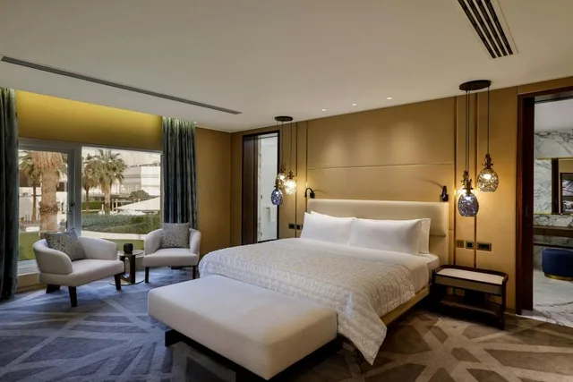 جناح ملكي بسريرين منفصلين وسرير كينج بغرفتي نوم مع دخول صالة النادي، Le Meridien Dubai Hotel and Conference Centre 2/6