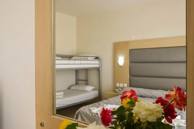 غرفة عائلية، Marathon Hotel 6/8