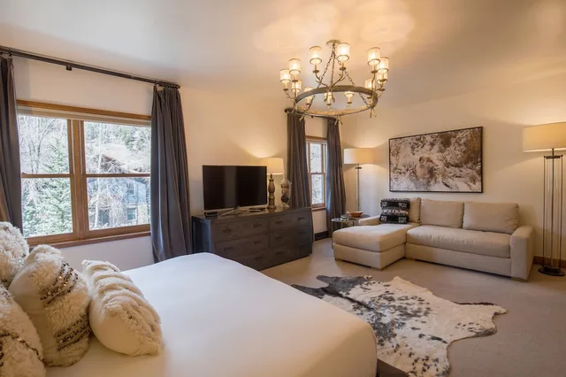2 Bedrooms, Residence, 1 King and 2 Queen Beds, Riverside, The Auberge Residences at Element 52 6/10