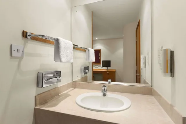 Room, Double Bed, Accessible, Days Inn by Wyndham Stevenage North 3/3