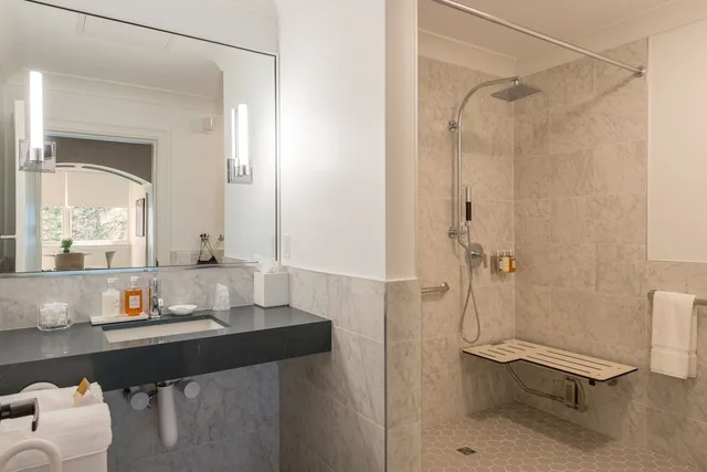 Superior, Queen Bed, River View, Accessible, The Abbey Inn & Spa 2/2
