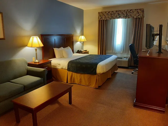 Room, King Bed, Baymont Inn And Suites Carthage 1/6