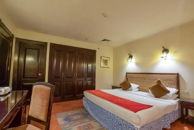 غرفة سوبيريور بسرير مزدوج أو سريرين منفصلين بإطلالة على المسبح، M Hotels at Porto Marina 1/1