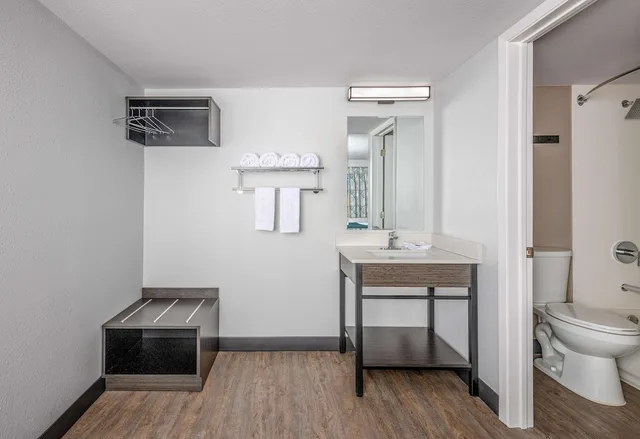 غرفة قياسية بسرير كوين، Motel6 Euless, TX - Dallas 4/4