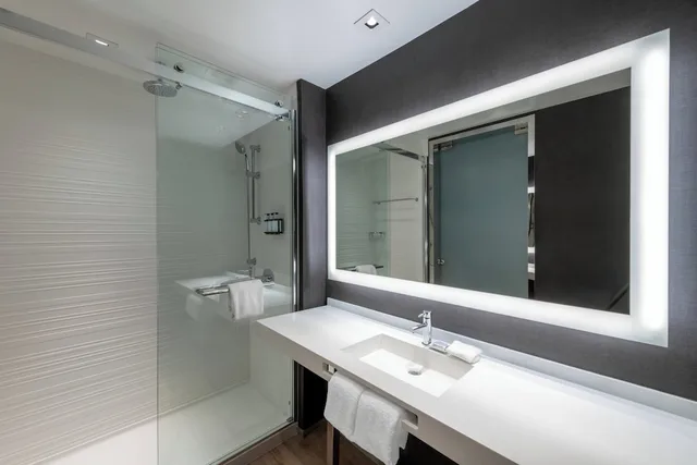 غرفة بسريرين كوين لذوي الإعاقة، AC Hotel by Marriott Atlanta Midtown 4/7