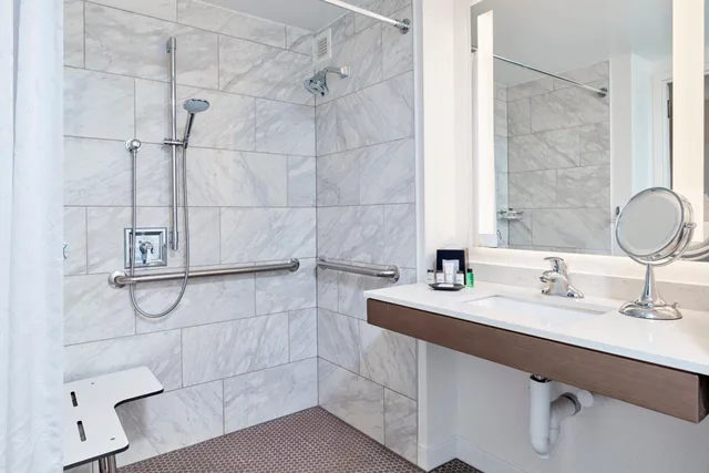 غرفة تقليدية بسرير كينج، Sheraton Jacksonville Hotel 4/10