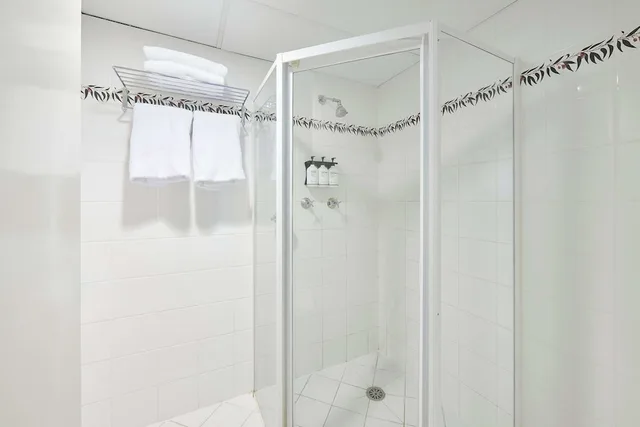 غرفة بسريرين منفصلين، Alpha Hotel Canberra 4/5