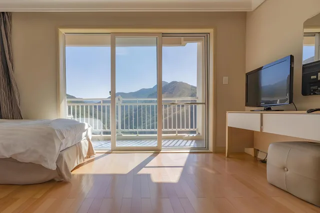 East, Family, Lake View، Sono Belle Danyang 1/2