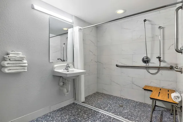 غرفة قياسية بسرير كينج، Motel6 Plano, TX - Plano Northeast 5/7