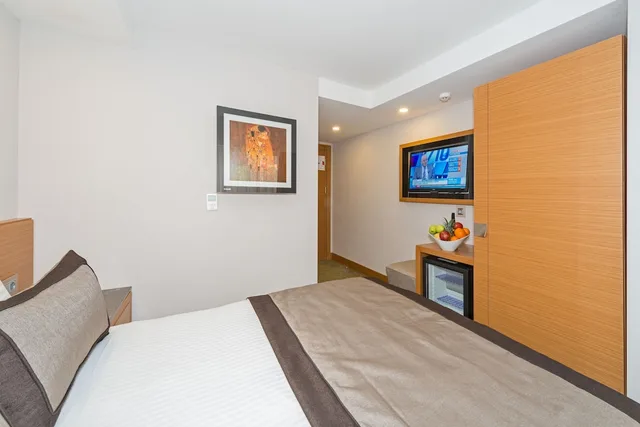 Room, Twin Beds, Bisetun Hotel 3/4