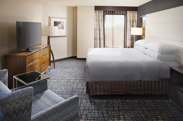 غرفة قياسية بسرير كينج، Crowne Plaza Annapolis Hotel 4/6