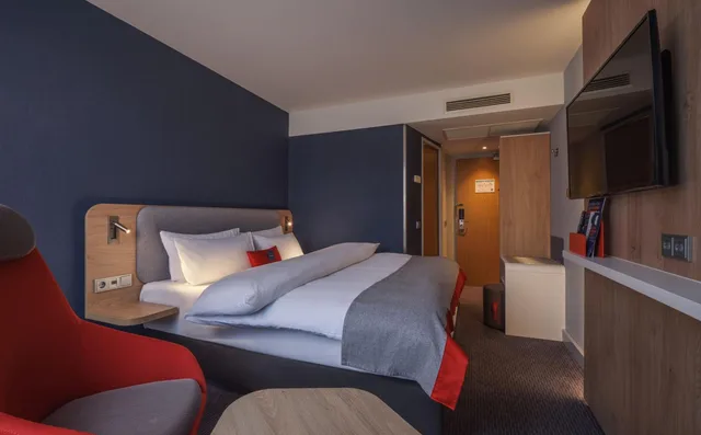 Standard, King Bed, Queen Bed, Holiday Inn Express Dortmund Hotel 3/6
