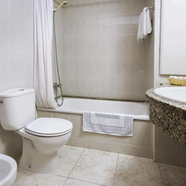 غرفة بسرير مزدوج بإطلالة على المدينة، Sorrabona Hotel 5/8