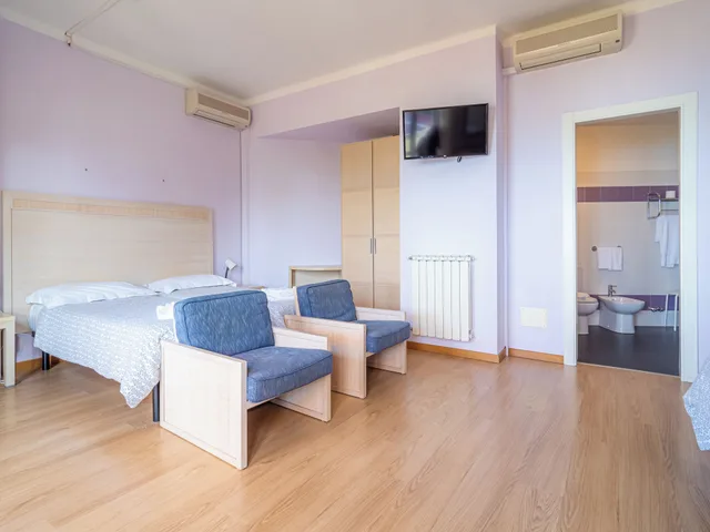 غرفة بانورامية رباعية بسرير مزدوج وسرير بطابقين بإطلالة على البحر، Il Nido Hotel 10/10