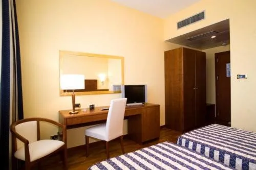 غرفة ثلاثية بسرير كوين وسرير فردي، Hotel Marconi 1/1