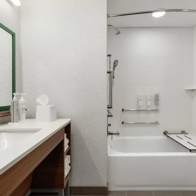 جناح استوديو بسريرين كوين بحوض استحمام لذوي الإعاقة، Home2 Suites by Hilton Denton 4/5