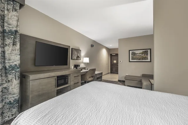 غرفة قياسية كبيرة بسريرين كوين مع أريكة لذوي الإعاقة، Best Western Plus Lawrenceburg 2/10