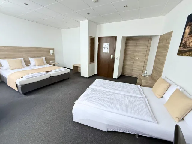 غرفة رباعية، TOP Hotel Hohenstaufen 3/8