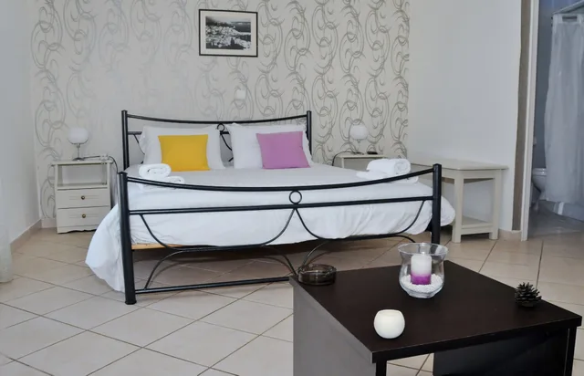استوديو بسرير كوين بإطلالة جزئية على البحر، Kastro Hotel 4/6