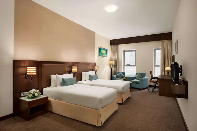 غرفة بسريرين منفصلين، Ramada By Wyndham Deira 4/5