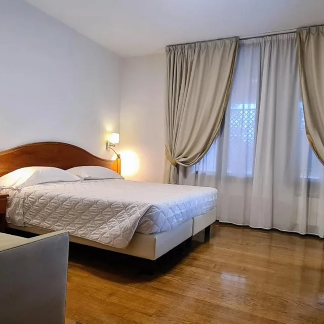 غرفة ثلاثية، Hotel La Villetta 2/7