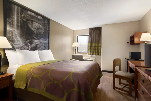 غرفة قياسية بسرير كوين، Super 8 By Wyndham Ithaca 4/8