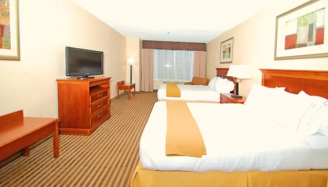 غرفة بسرير كينج لذوي الإعاقة، Holiday Inn Express Kalamazoo 2/9