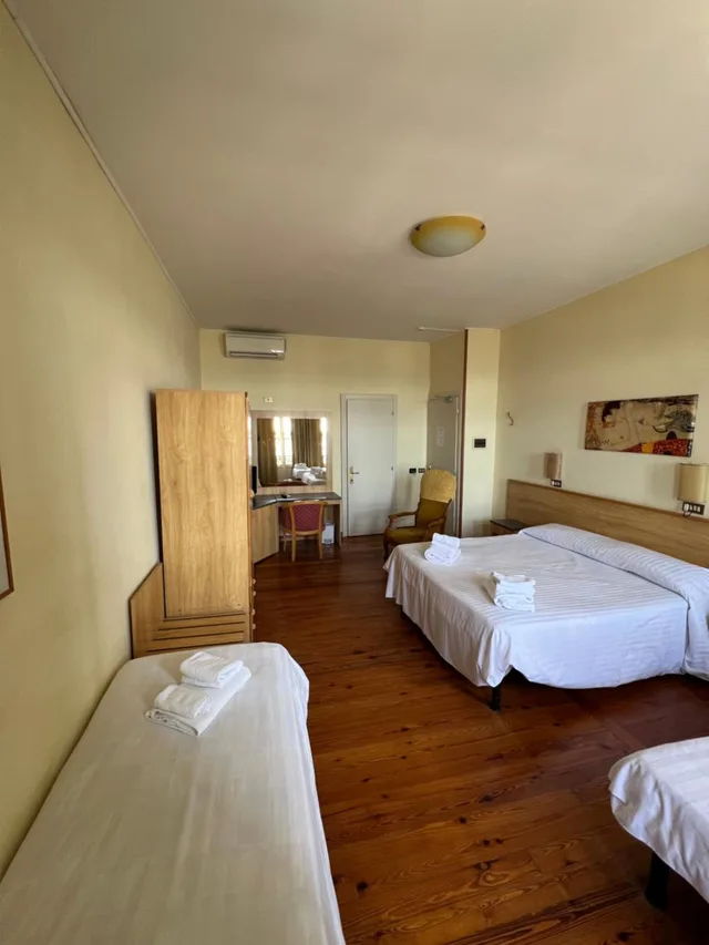 غرفة عائلية بإطلالة على البحر، Hotel Petit Royal 2/8