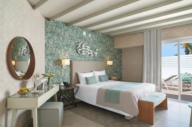 جناح جونيور بسرير كوين بمسبح خاص، Leonardo Plaza Cypria Maris Beach Hotel And Spa - Adults Only 1/4