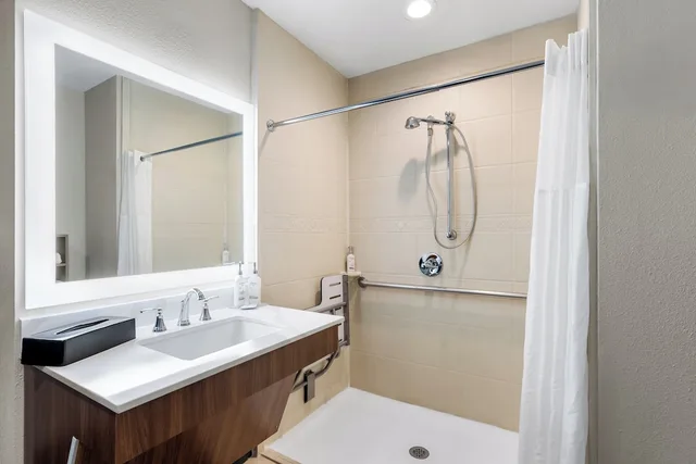 جناح استوديو بسرير كينج بمطبخ لذوي الإعاقة، Staybridge Suites Oklahoma City 10/10