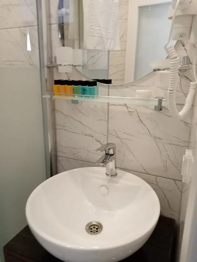 غرفة قياسية بسريرين منفصلين وسرير كوين، Castillo Rojo Hotel Istanbul 6/10