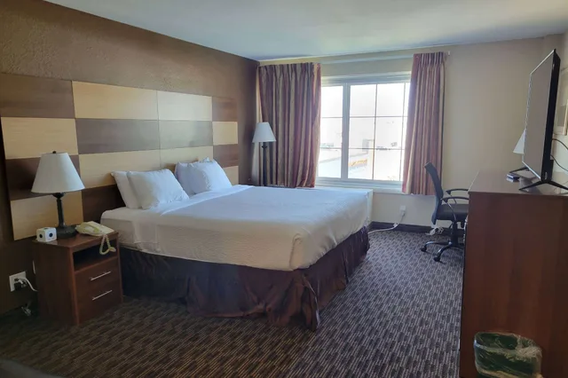 غرفة بسرير كينج، Americinn by Wyndham Cedar Rapids North 3/6