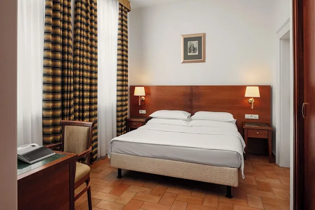 غرفة ثلاثية بسرير كينج، HOTEL GALILEO 2/9