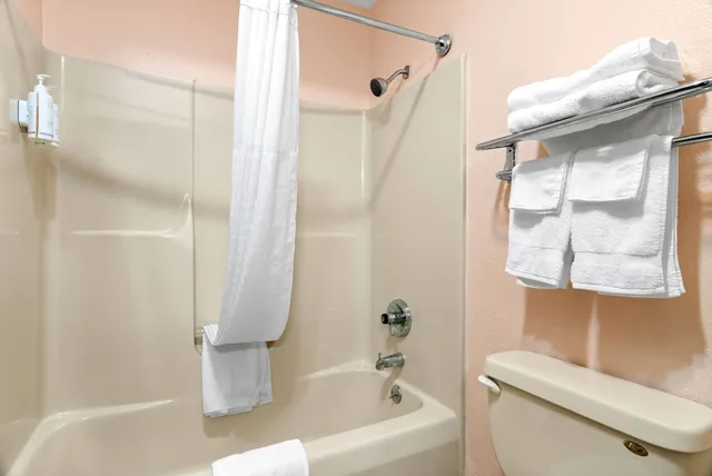 غرفة بسرير كينج، Super 8 by Wyndham Bourbonnais/Kankakee Area 4/5