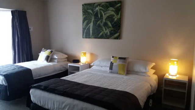 شقة سوبيريور بسرير كوين وسريرين فرديين بـ3 غرف نوم، Settlers Motor Lodge 1/10