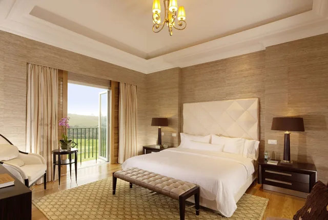 Royal, Suite, King Bed, Golf Course View، Dolce By Wyndham Camporeal Lisboa 2/3