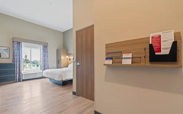 غرفة بسرير كينج لذوي الإعاقة، Candlewood Suites Perry-National Fairground Area by IHG 2/4